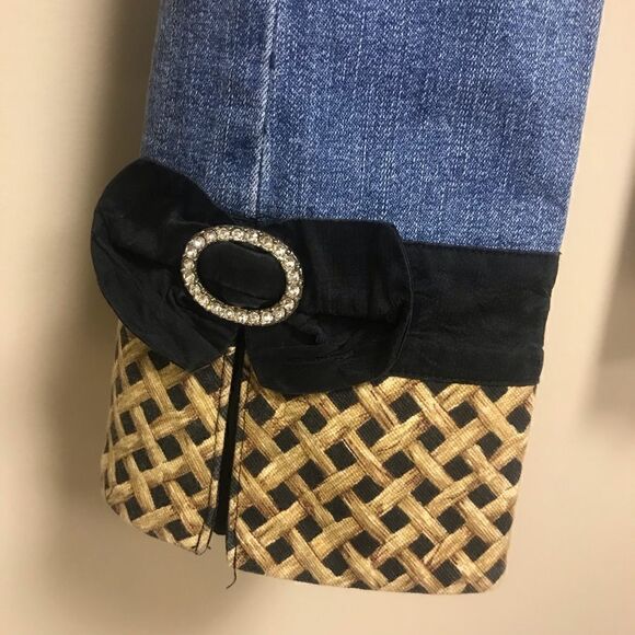 Too She She Jeans with decorative cuff. Size 6 - Picture 4 of 5
